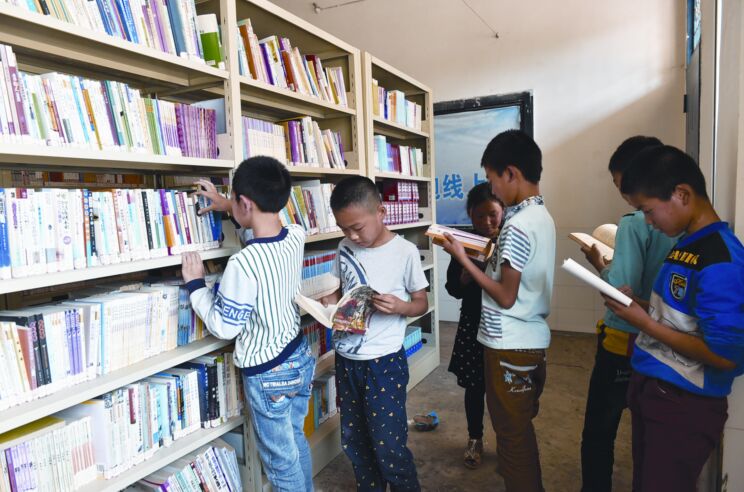 贫困小学图书室.jpg